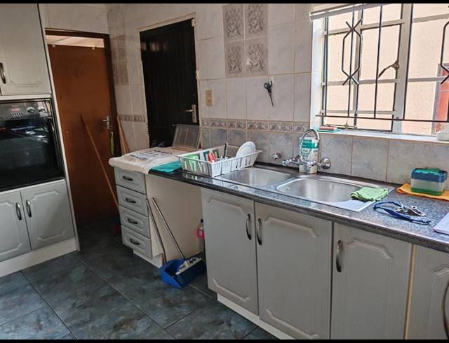 3 BEDROOM HOUSE FOR SALE IN LENASIA SOUTH EXT 1